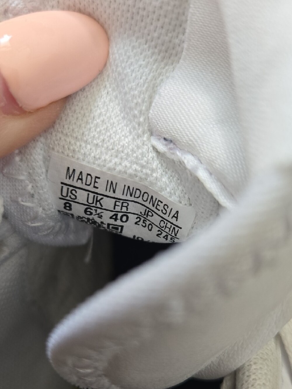 adidas Women’s White Sneakers with Cream Accents - Picture 4 of 6